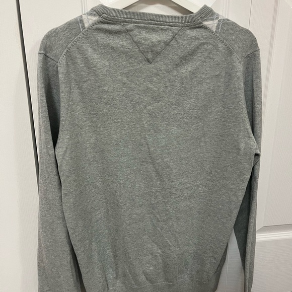 -BUNDLE- 2 men’s argyle style Tommy Hilfiger V neck sweaters - Picture 10 of 10